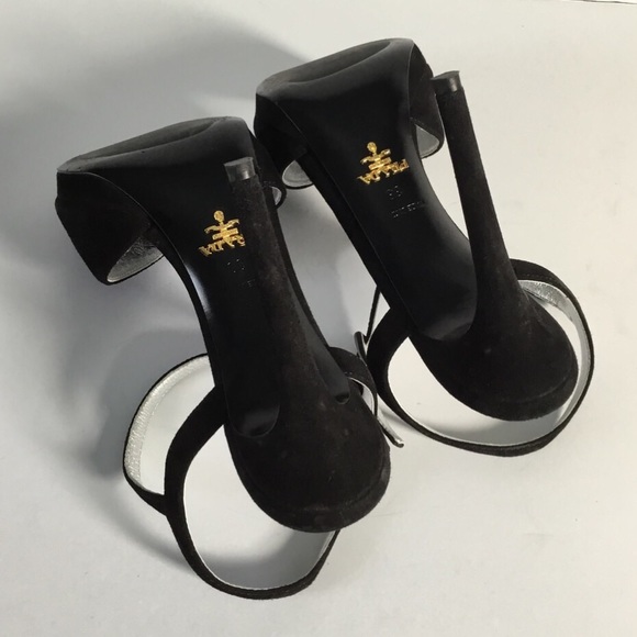 PRADA - Picture 4 of 8